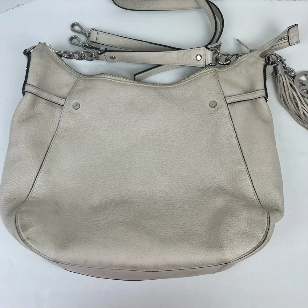 Micheal Kors cream leather shoulder bag w/crossbody strap